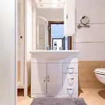 Stupendo Trilocale Posto Auto Gratuito - Wifi & Netflix Apartment *