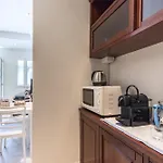 Apartment Stupendo Trilocale Posto Auto Gratuito - Wifi & Netflix *