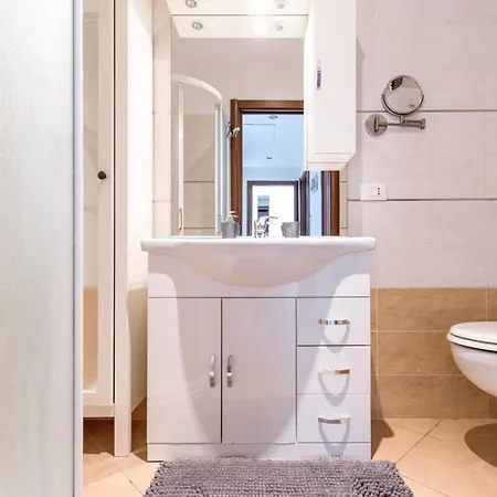 Stupendo Trilocale Posto Auto Gratuito - Wifi & Netflix Apartamento *