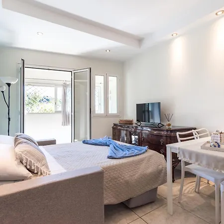 Apartment Stupendo Trilocale Posto Auto Gratuito - Wifi & Netflix *