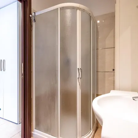 Stupendo Trilocale Posto Auto Gratuito - Wifi & Netflix Apartment