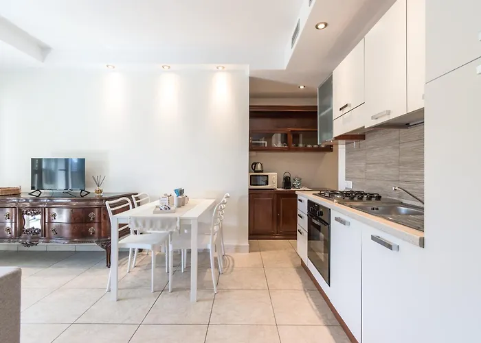 Stupendo Trilocale Posto Auto Gratuito - Wifi & Netflix *